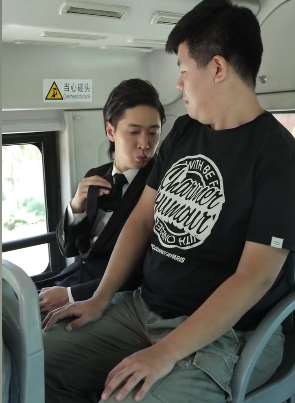 王宁搞笑：大丈夫要能屈能伸！