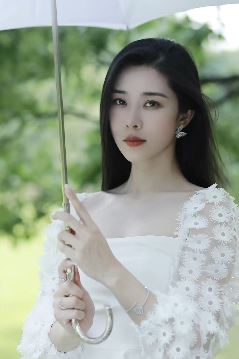 漂亮小姐姐「雲清」介绍:不是演员不是模特,是个喜欢国风的素人!