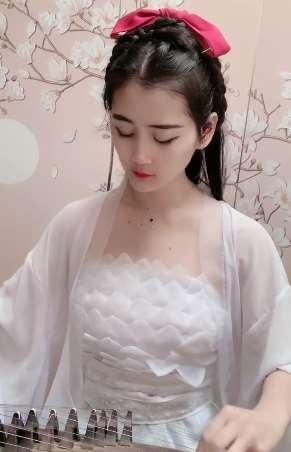 美女古筝弹奏《来生缘》，真是才貌双全！