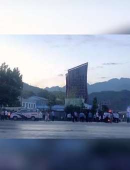 一家四口景区游玩遭雷击 一男子不幸身亡