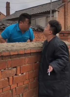 龙哥搞笑:墨汁刷牙 以牙还牙!