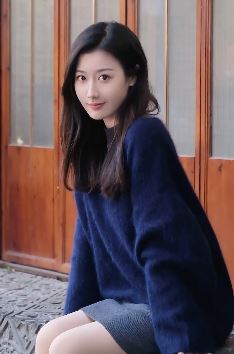 楚楚动人的成都小姐姐「小晗同学」文案:错过黄昏晚霞,还有漫天星辰!