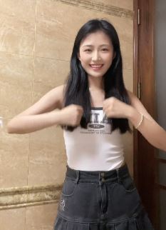 甜美小姐姐「Aimee嘻嘻嘻」分享居家好状态 网友:好想谈恋爱