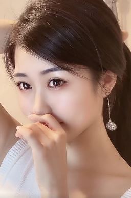 迷人的小姐姐「小龙女」五官真精致 网友:不知为什么,我已偷偷爱上你!