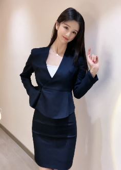 合肥小姐姐「小小凡」穿职业装浅跳 网友:就差一双黑丝