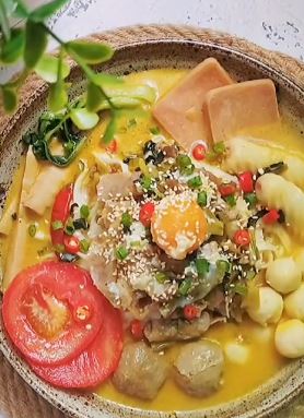 美食博主分享一款自制美食「金汤肥牛面」，好看更好吃！