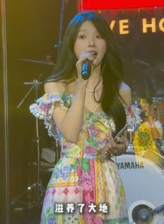 网红歌手「王小草」cover经典老歌《春泥》，一开口便知唱功了得！