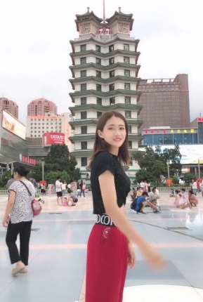 快手福利视频：一个爱跳舞的美女