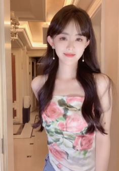 好看小姐姐「章若yu」居家浅跳,文案:没见过傻子可以艾特一个看看!
