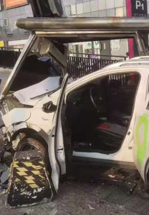 长沙一共享汽车撞上电动车致一死三伤