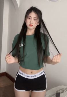 好看小姐姐「怡怡路」少女感穿搭居家浅跳