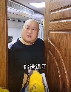 「光头勇哥」家庭搞笑段子：被老婆拿捏的死死的，相出去浪想都别想！