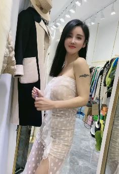 纹身小姐姐「上官伊儿」穿抹胸开叉裙性感热舞 网友:我看的都流鼻血了!