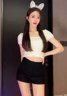 甜美小姐姐「二茜」居家跳夏日憧憬舞,网友:小姐姐缺对象不