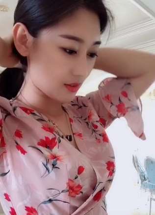 耐看型美女,五官精致越看越好看