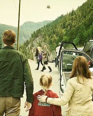 恐怖电影《躲藏》解说：未知生物入侵地球，男子一家3口被迫躲进避难所