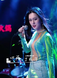 网红歌手唐艺cover《爱的暴风雨》 夜凉渐冷心似水