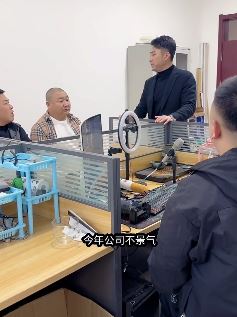 于家村长搞笑:去方便一下,回来就被抛弃了