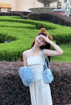 小姐姐「小小刘六六」时尚穿搭分享户外游玩vlog 网友:好漂亮的小仙女