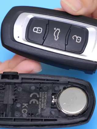 教你如何给车钥匙换电池，有车一族快来看看吧！