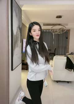 想去扬州游玩的话可以请这位小姐姐当导游，管饭就行！