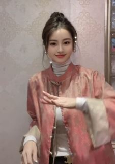 甜美小姐姐「花花老师」居家跳开心浅摇舞蹈,这样的元气少女喜欢吗?