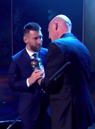 梅西力压C罗范戴克获2019年度世界足球先生