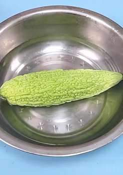 炒苦瓜要不要焯水？很多人第一步就做错了！