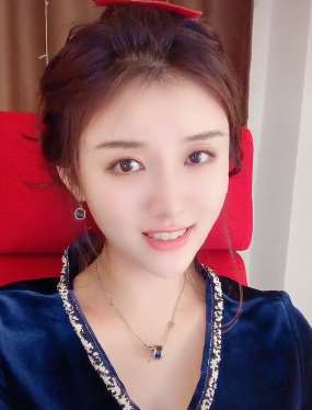 年底了小姐姐说没钱朋友可以找她