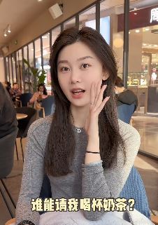 网红美女张芮尔搞笑:我的钱,向来很有用