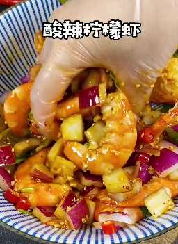 酸辣柠檬虾的做法，简单美味又开胃