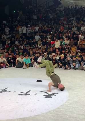 老外街舞表演，这么精彩值得一看！