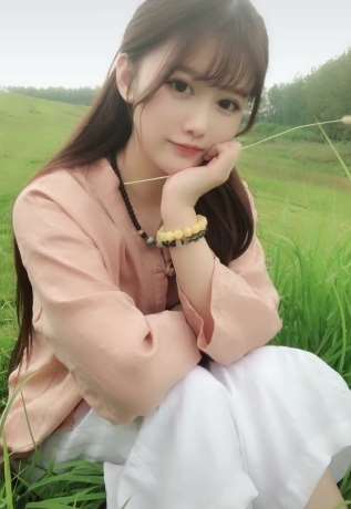 抖音美女遇到不开心的事情，快来开导一下吧！