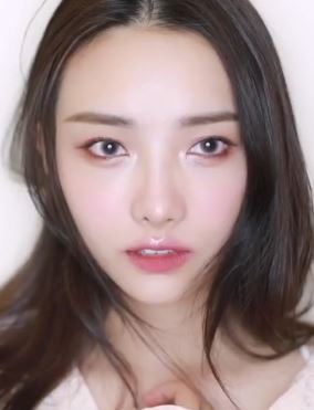 瞬间让你有双网红大眼 美女分享时尚气质玫瑰妆教程