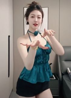好看小姐姐「苏苏」性感穿搭居家浅跳  网友:太赞了