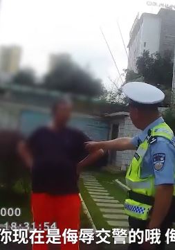 男子醉酒驾驶三轮摩托逆行被拦后侮辱交警