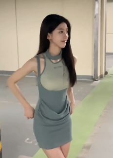 杭州气质小姐姐「乔儿】分享日常穿搭 配文:若有人愿意耐心听你的废话那太幸运了