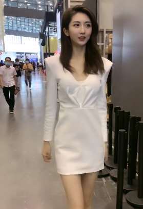 快手福利视频:身高180cm的美女车模,越看越好看!