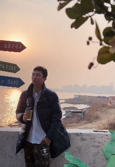 演员宋家腾分享青岛海边日落美景 网友：麻子哥，驴哥找你有活干