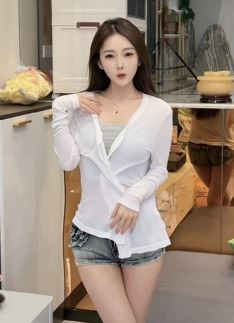 极品甜妹「小卡拉」火辣穿搭居家浅跳,这身材太完美了!