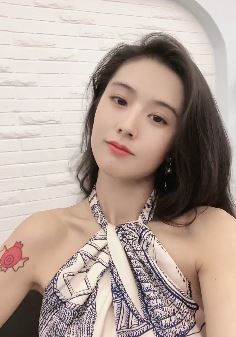 福建漳州小姐姐「猫柒」晒霸气纹身 网友：太可爱，坏不起来！