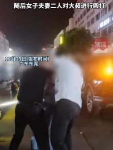 女子插队剐蹭外卖员要求道歉 大叔好心相劝反遭殴打