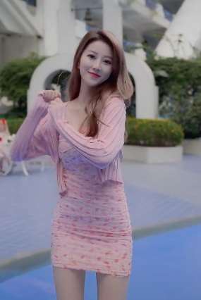 网红美女张婧彤最新视频:少看拼多多,多多关注我!