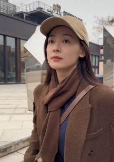 演员丁笑滢休闲穿搭分享外出游玩vlog 这身look太有范儿了