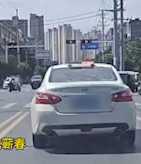 私家车非法安装警灯被罚两千元