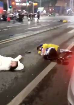 四川仪陇县一男子酒后驾驶宝马撞伤5人