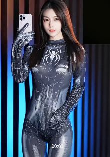 小姐姐「芷萱」穿蜘蛛侠装自拍,网友:这衣服不好穿上吧!