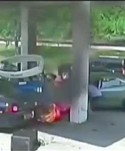 监控拍下惊险一幕！救人男子再晚一步，后果不堪设想！