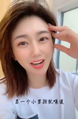 清新脱俗一美女,笑容太美了!