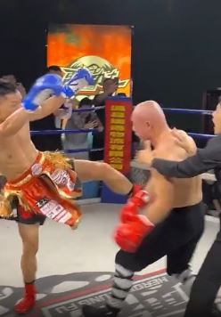 网红挑战武僧一虎，挑战变挑衅打的难解难分！